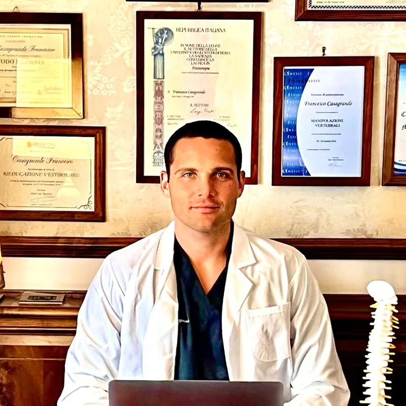 Ritratto del Dott. Francesco Casagrande in camice, nel suo studio